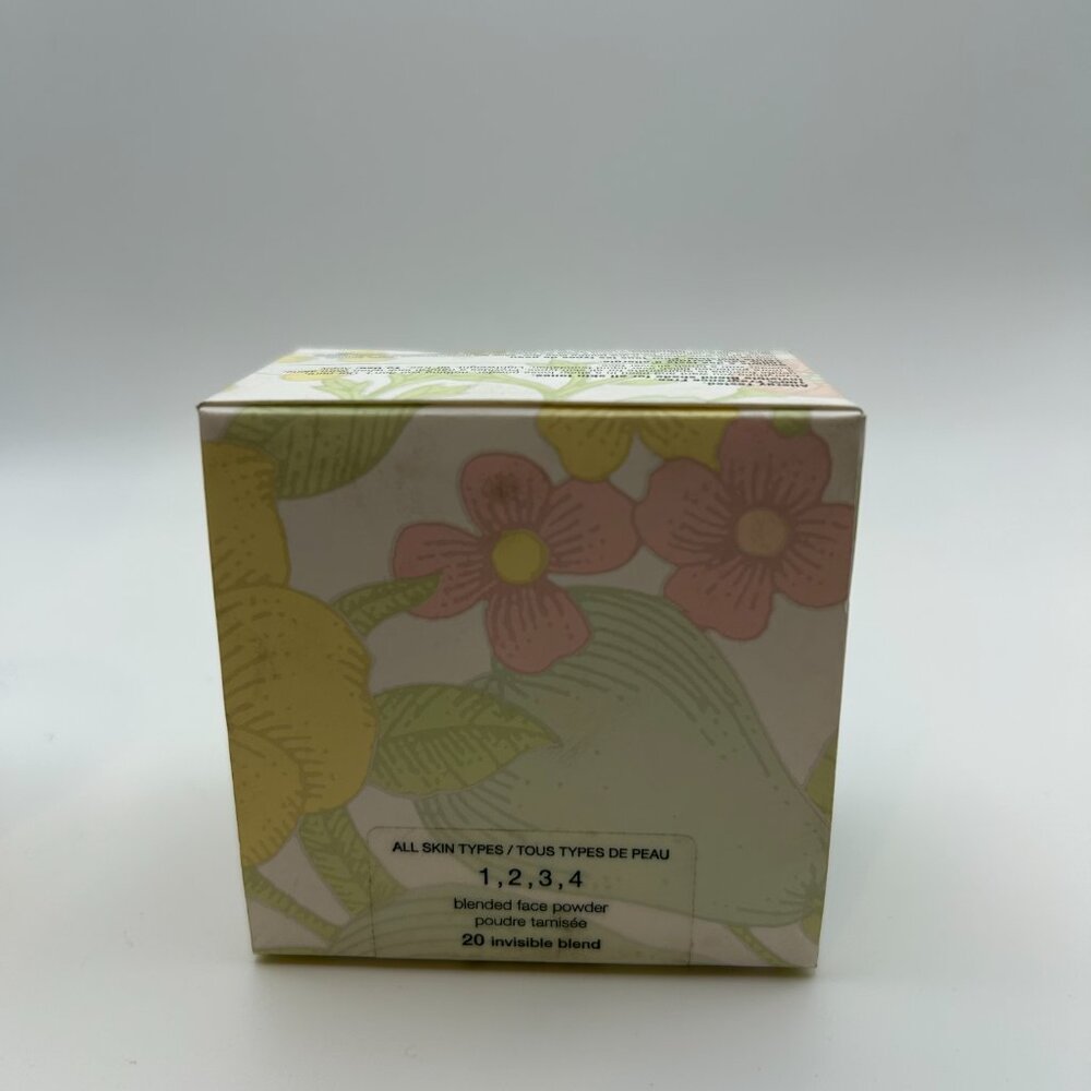 New in Box! Clinique Blended Face Powder ~20 Invisible Blend ~1.2 oz / 35g - Picture 2 of 6